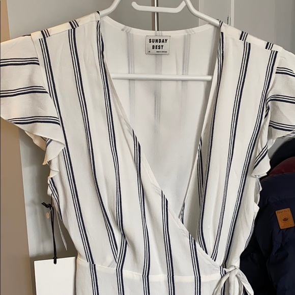 BNWT SUNDAY BEST WRAP DRESS SZ XS - Picture 7 of 8